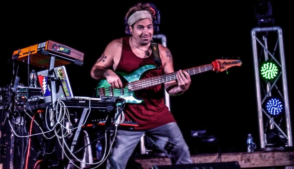 Jon Wayne and the pain Bassist