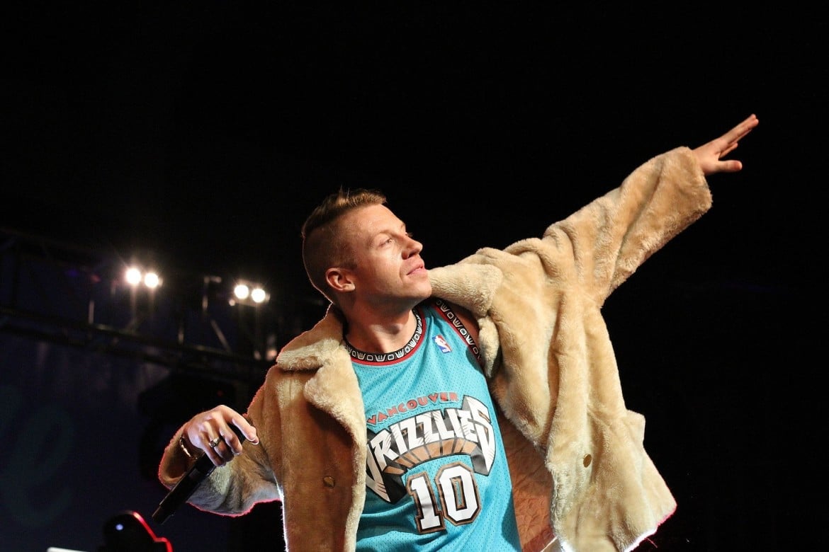 macklemore amanda rhoades wikimedia commons e1509373734626