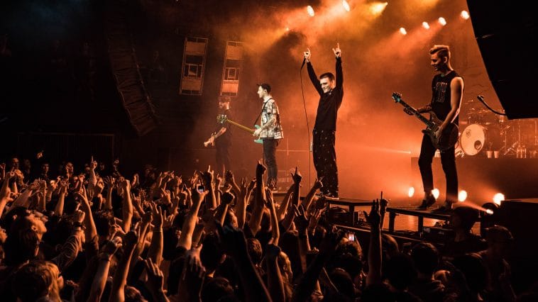 featured image neck deep 1 e1518740431395