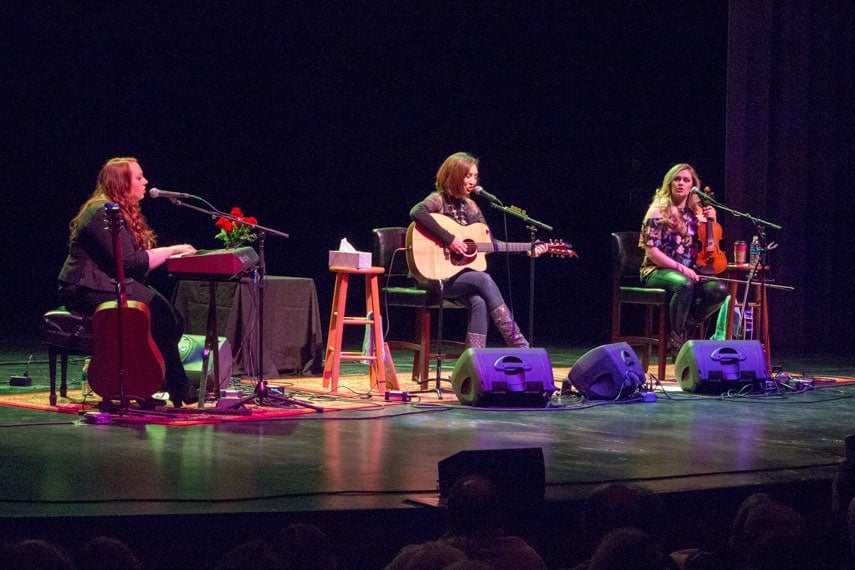 Pam Tillis Trio v1