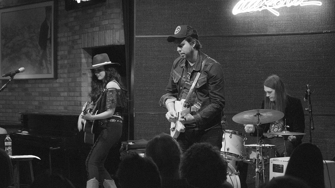 Lindi Ortega 2 bw Dakota 4.15.18