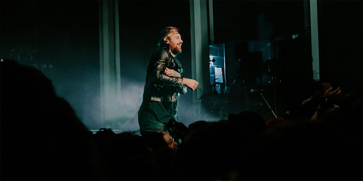 Caleb Shomo of Beartooth by Katie Ahrens Caleb Shomo of Beartooth Varsity Theater Disease Tour November 14 2018