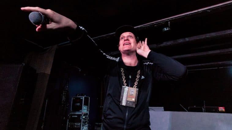 MC_Lars_at_Skyway_Studio_B_Photo_By_Travis_Meier