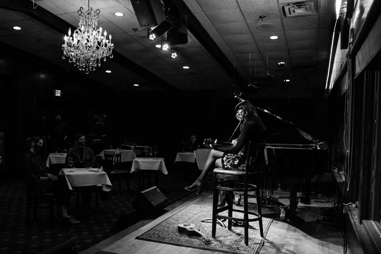 Leslie Vincent at Crooners