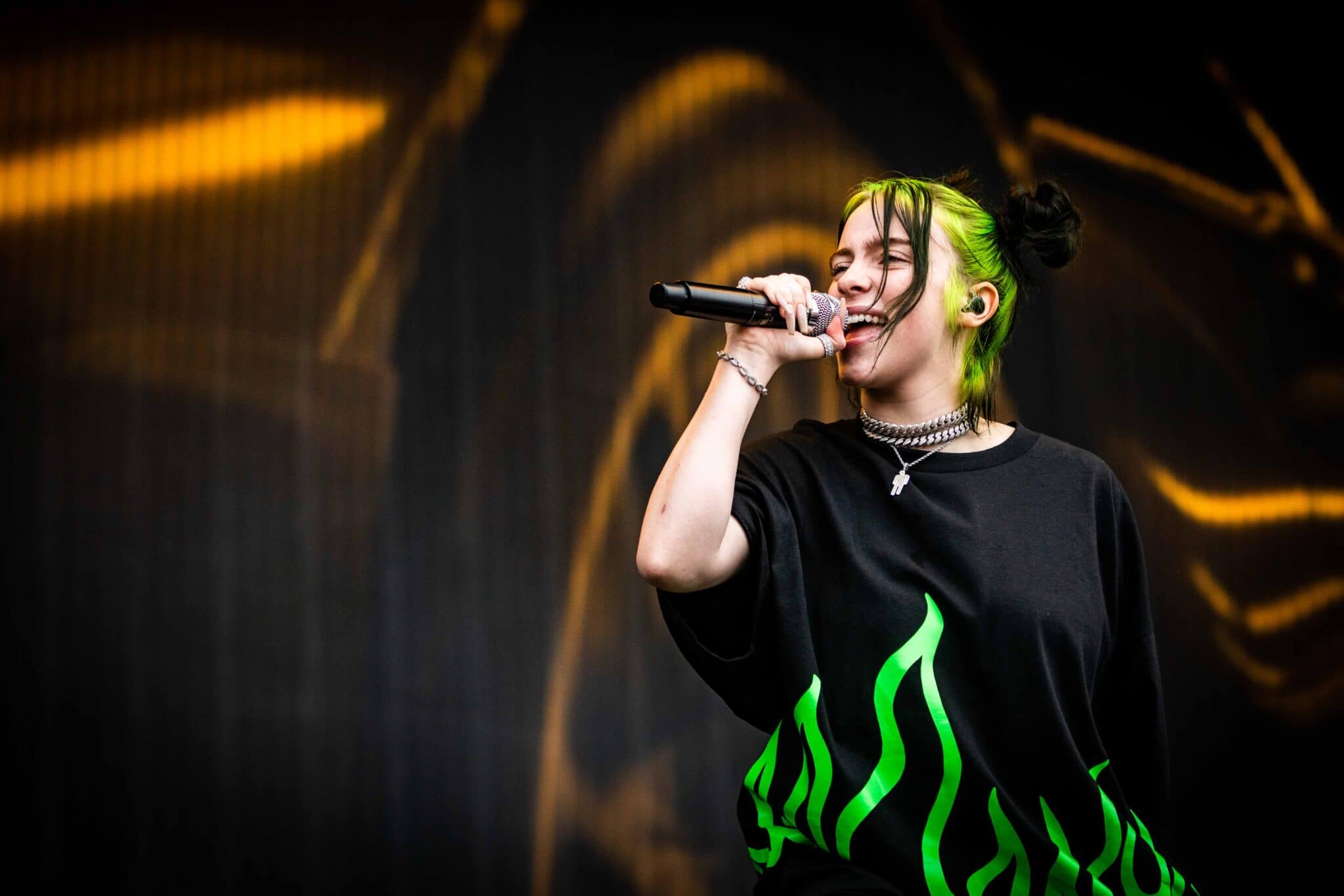billie eilish green hair