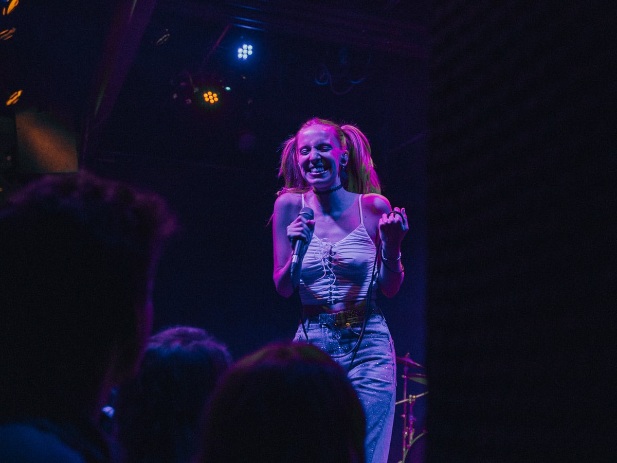 maude Latour shows excitement on stage