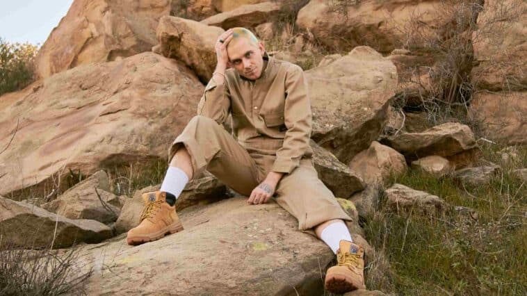 nobody likes you pat sits on rock