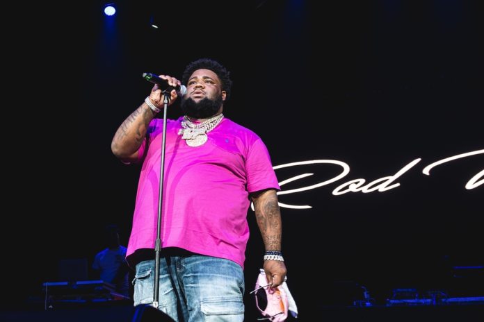 rod wave on stage rapping