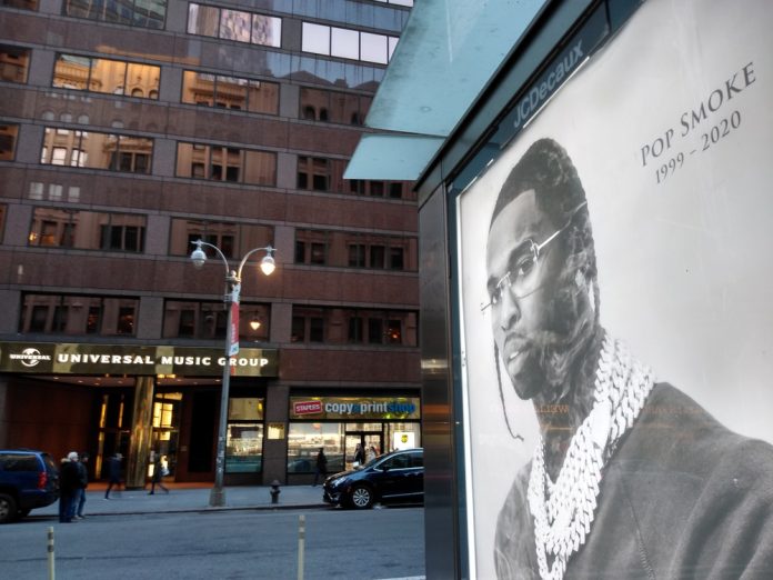 how did pop smoke die? a board commemorating pop smoke