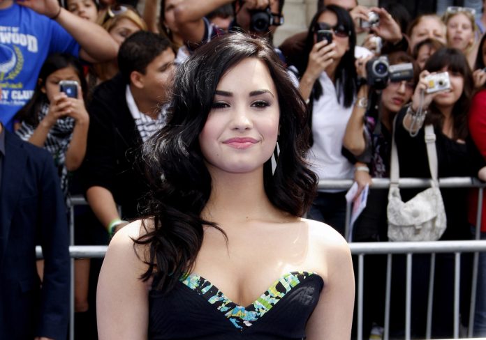 demi lovato's net worth image of demi lovato on the red carpet