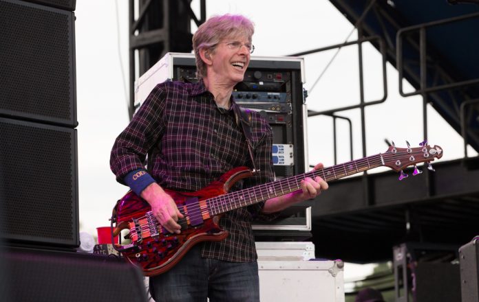 phil lesh on stage playing guitar