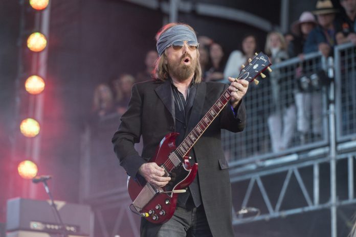 tom petty songs how did tom petty die tom petty playing guitar on stage