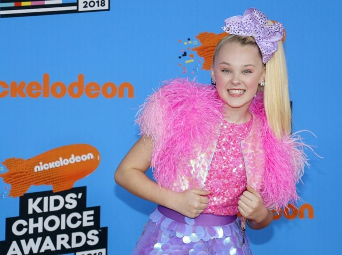 halloween costumes for kids jojo siwa on the red carpet wearing a pink fluffy dress