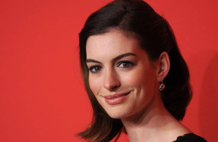 most famous female acctresses of all time anne hathaway on the red carpet