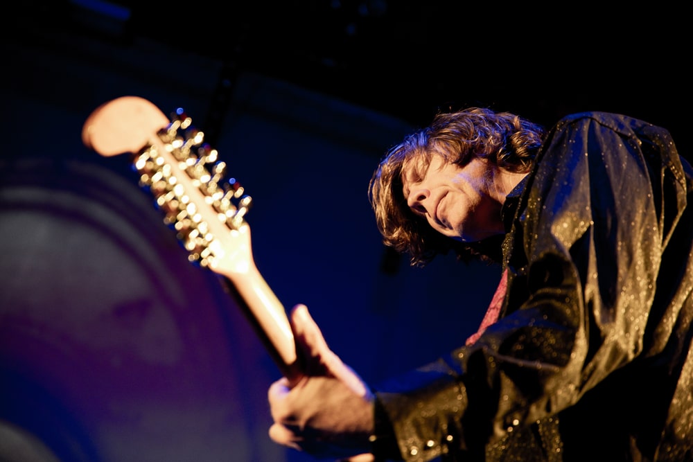 tall musicians Thurston moore on stage playing guitar