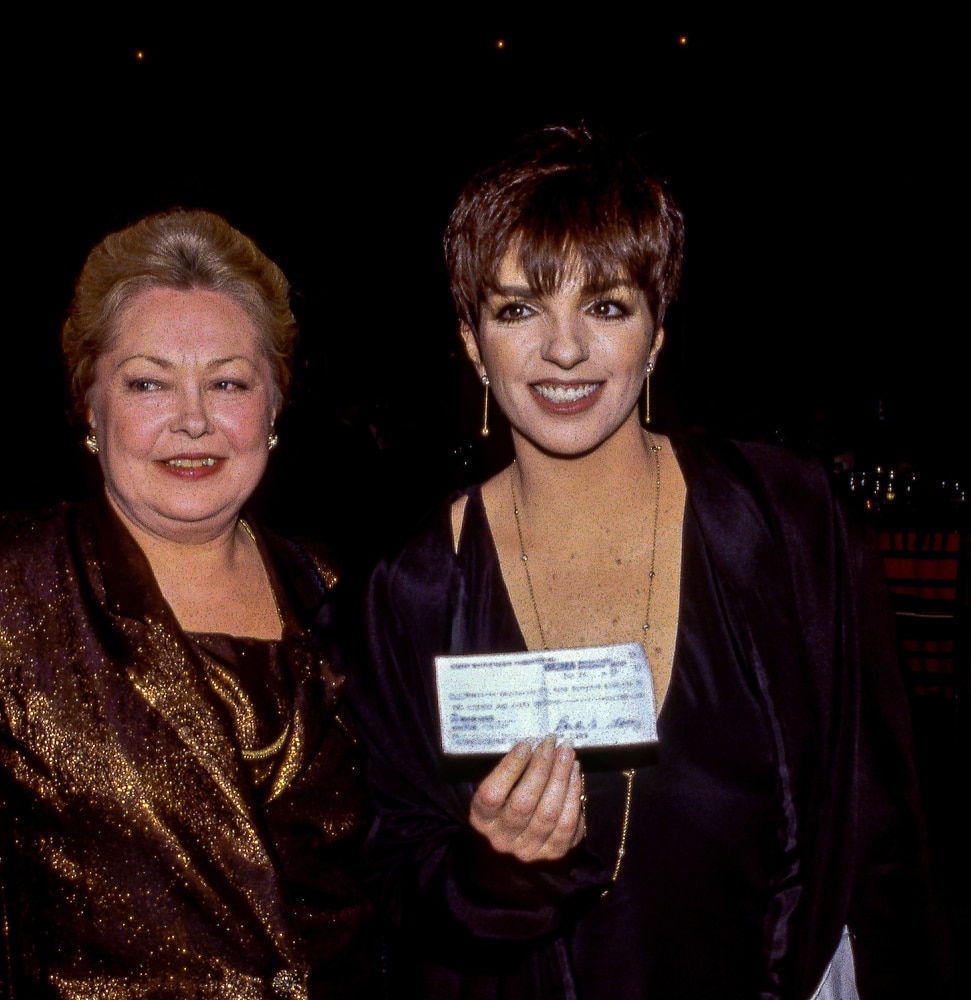 liza minnelli's net worth young liza minnelli in 1990. liza minnelli's net worth