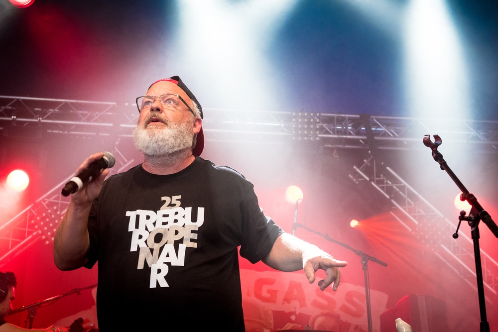 kyle gass's net worth Kyle Gass, stocky man with a gray beard with a microphone on stage. Kyle Gass's net worth