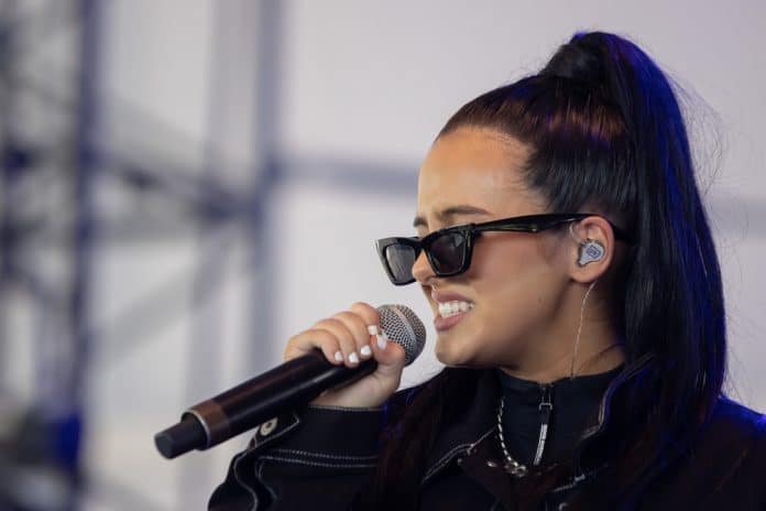 jessie murph on stage wearing sunglasses and singing