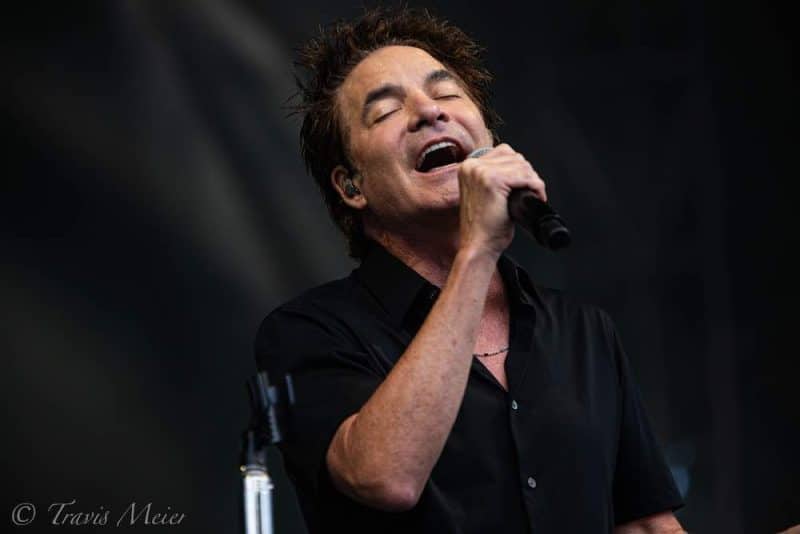 Train lead singer singing at MN Yacht Club